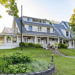 https://chestnut-inn.niagara-fallshotels.com
